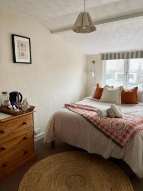 Cosy rooms in central Falmouth townhouse